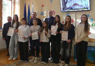 Umenie spája naše komunity / Mladí autori z celého sveta